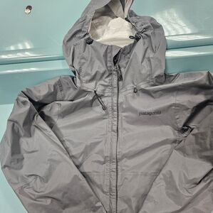 Patagonia Charcoal Hooded Windbreaker-EUC